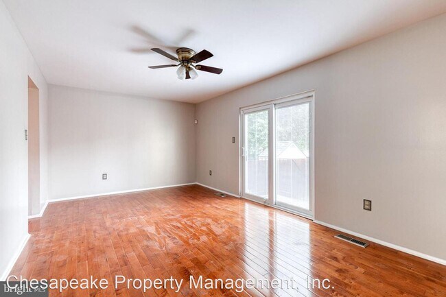 Building Photo - 3 br, 2.5 bath House - 1821 Blue Jay Court