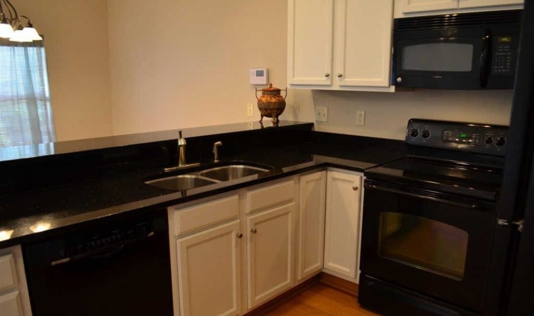 sink - 144 Lincoln St
