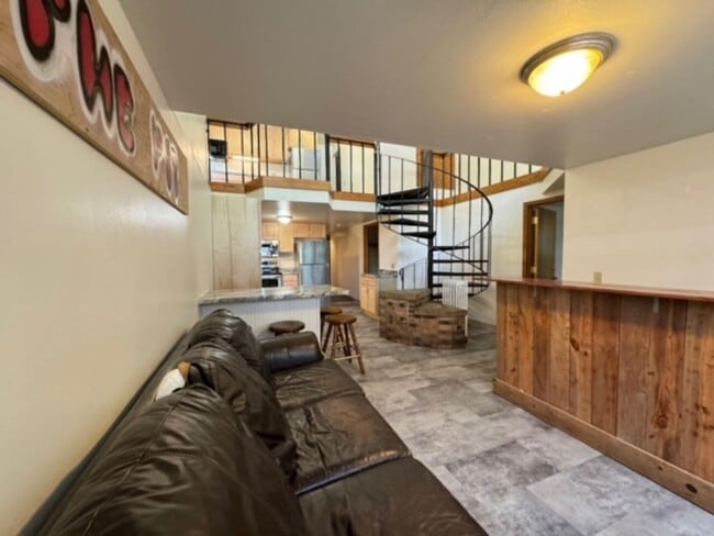 Building Photo - 408