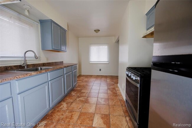 Building Photo - 14960 Alberta Ave