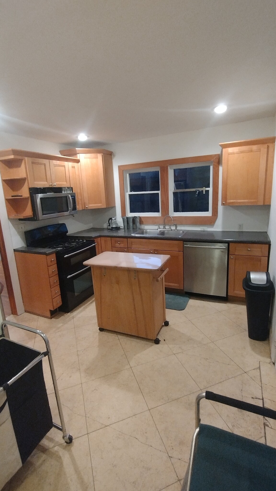 Building Photo - 1445 E 33rd St S