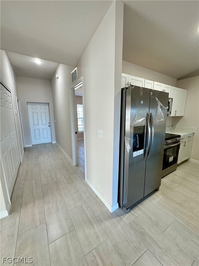 Building Photo - 3821 SW 9th Ave