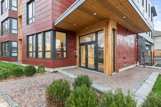 Building Photo - 240 Salem St