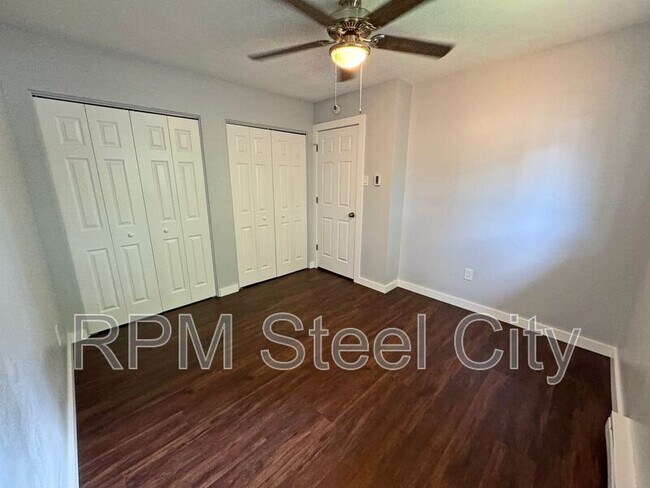 Building Photo - 1610-1610 W Summit Ave