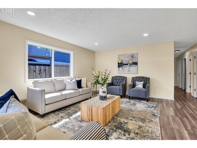 Building Photo - Beautiful 3-bdr/2-bath ranch in Argay Terrace—2 living areas, 2-car garage, & large, fenced yard!