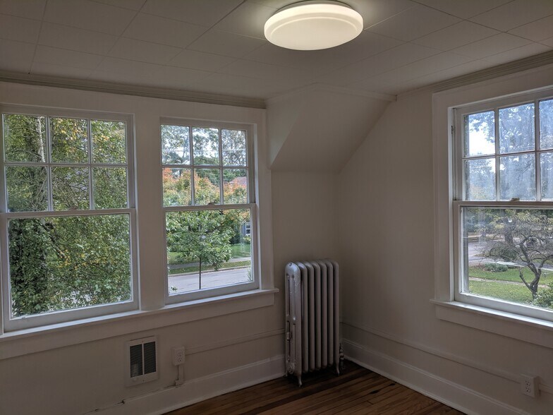 Building Photo - 245 E Hamilton Ave