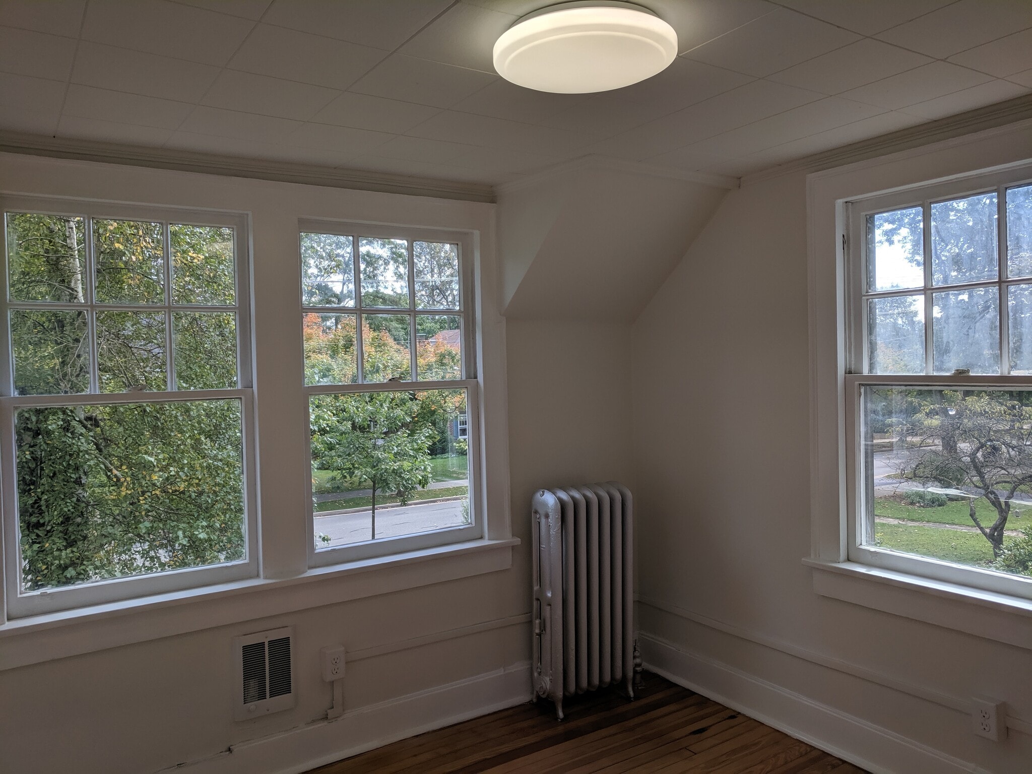 Building Photo - 245 E Hamilton Ave