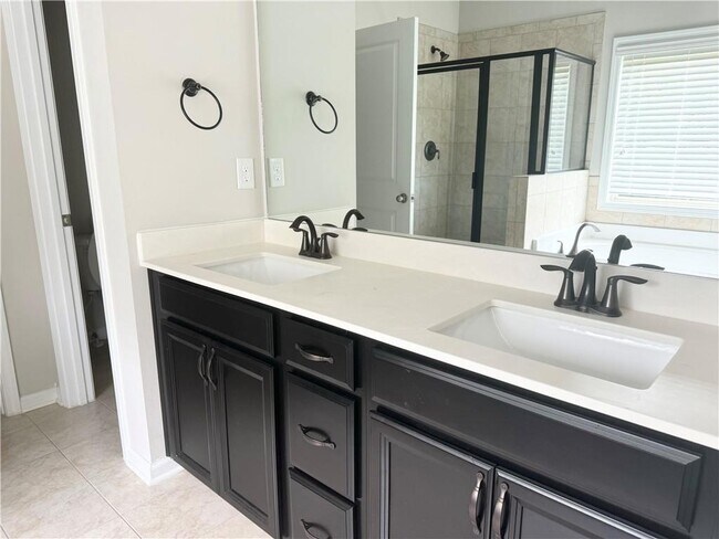 Building Photo - 2887 Regal Park Ct