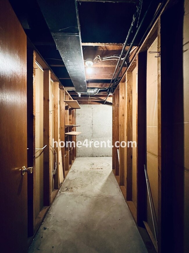 Building Photo - Charming Duplex Style Home with New Paint, Updated Floors, Finished Basement and a Quiet Back Patio!