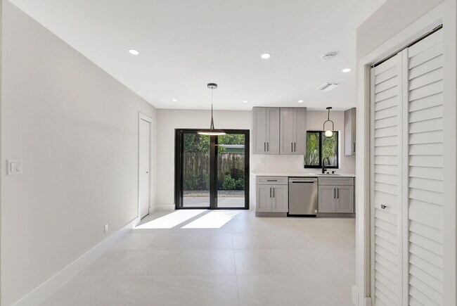 Building Photo - 2894 Florida Blvd