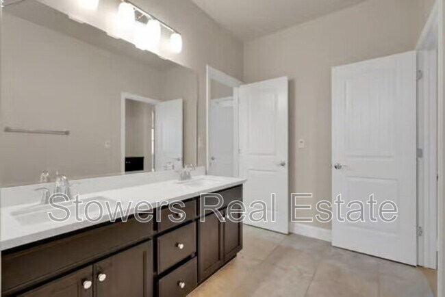 Building Photo - 521 N Miraloma Ct
