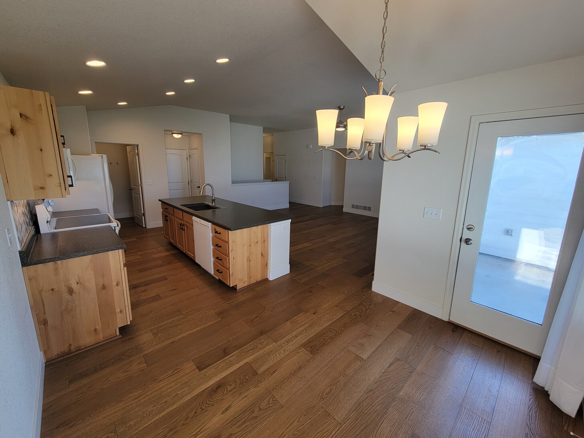Building Photo - 1566 Driftline Dr