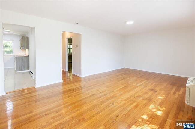Building Photo - 108 Regency