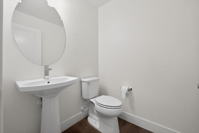 Building Photo - 392 Line St