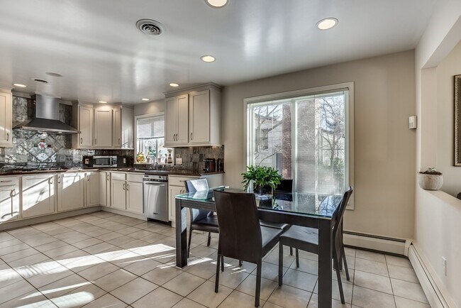 Building Photo - 11 Beethoven Ave