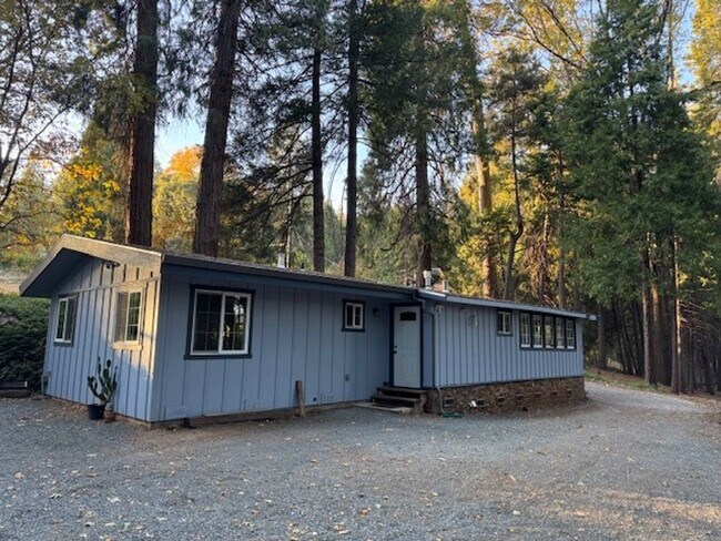 Building Photo - 14138 Edgewood Dr
