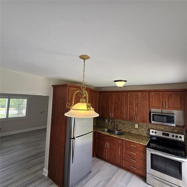 Building Photo - 6428 SW 39th St