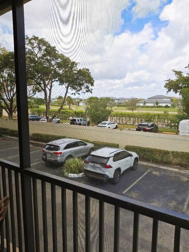 Building Photo - 105 Lake Emerald Dr