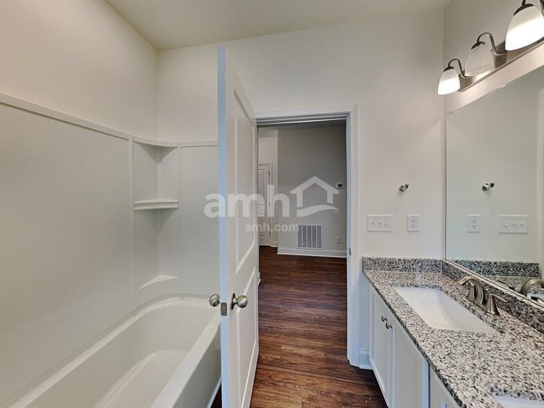 Building Photo - 6237 Bridlewood Ln