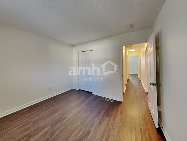 Building Photo - 7037 Crescent Boat Ln