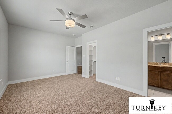 Building Photo - 221 Stewart Bend Ct