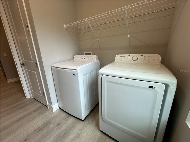 Building Photo - 9 Mimosa Ct W