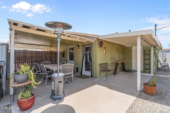 Building Photo - 1324 E Orangewood Ave