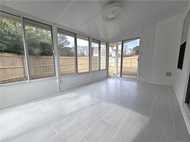 Building Photo - 4060 Crescent Walk Ln NE