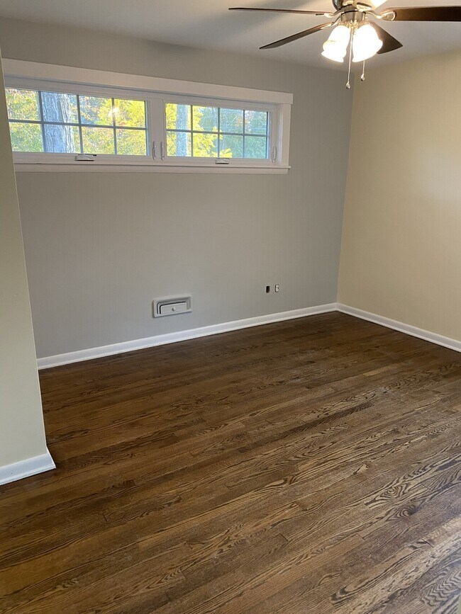 Building Photo - 13 Ellen Lane