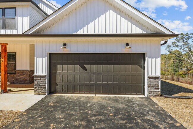 Building Photo - Stunning New Build!