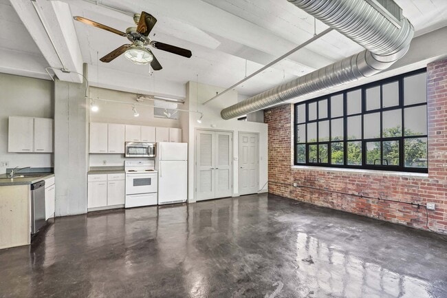 Building Photo - Hyacinth Lofts