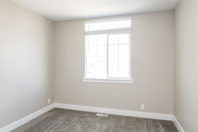 Building Photo - 1009 1050 W