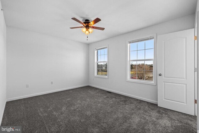Building Photo - 16 Breezewood Dr