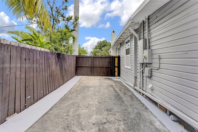 Building Photo - 107 Stirling Rd