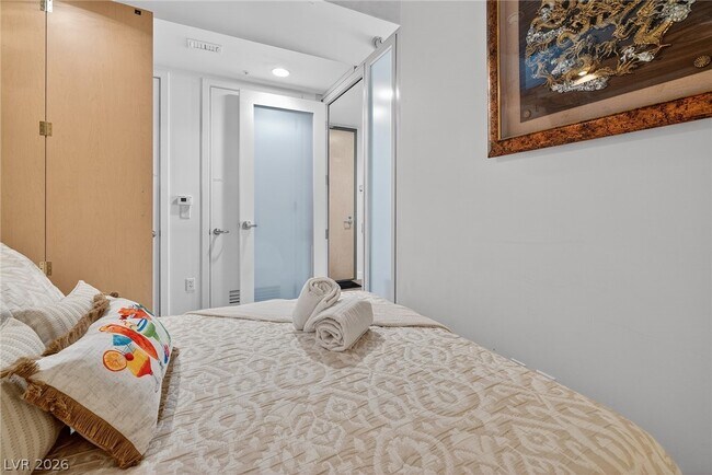 Building Photo - 353 E Bonneville Ave