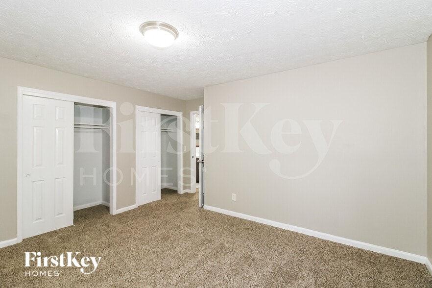 Building Photo - 165 Fireside Way