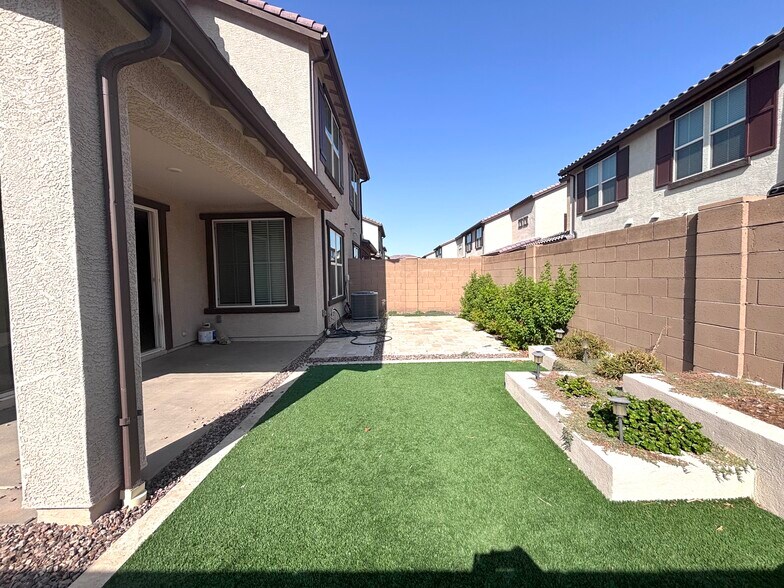 Building Photo - 1255 N Arizona Ave