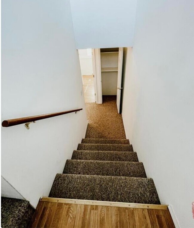 Building Photo - 7920 Quail Dr