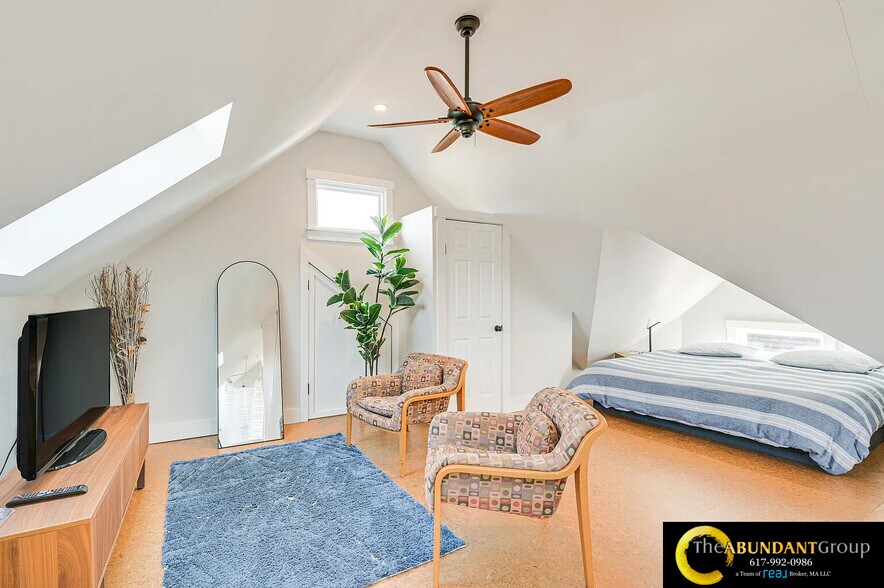 Building Photo - 44 Cottage St