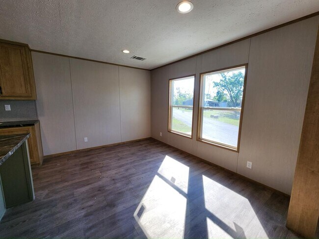 Building Photo - 539 Zebra Dr