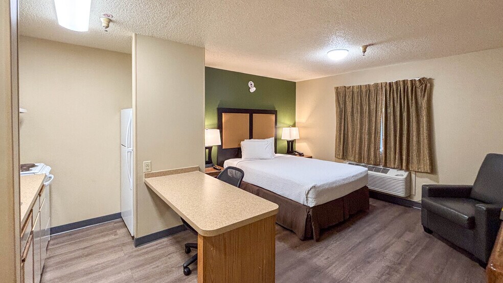 Building Photo - 530 Woods Lake Rd