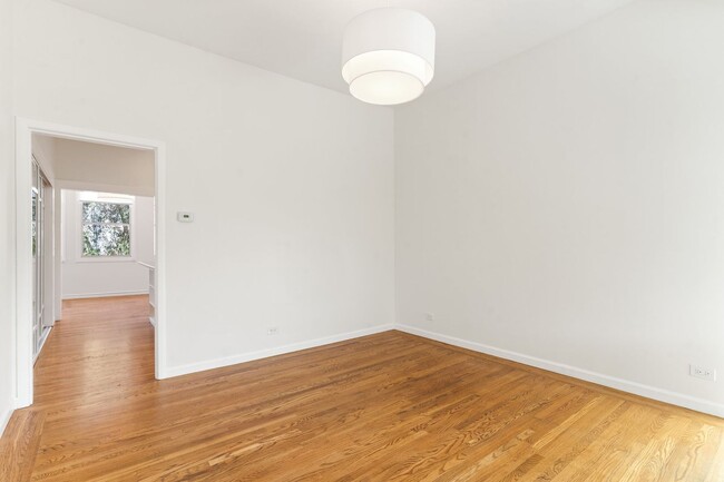 Building Photo - 2 Bed + Bonus Room + Office, 2 Bath Bernal...