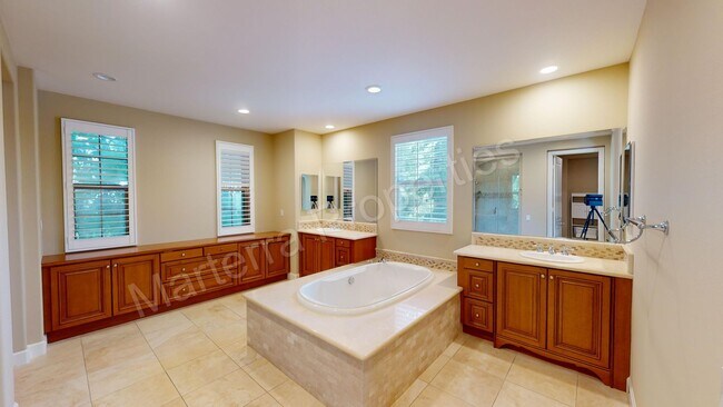 Building Photo - Beautiful Home in Portola Springs