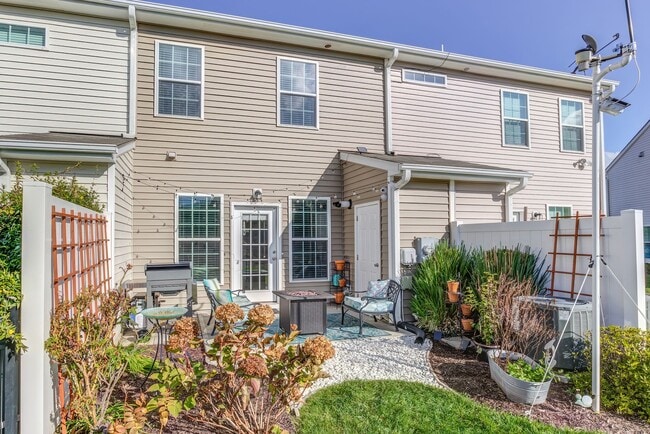 Building Photo - Luxury Townhome for rent!