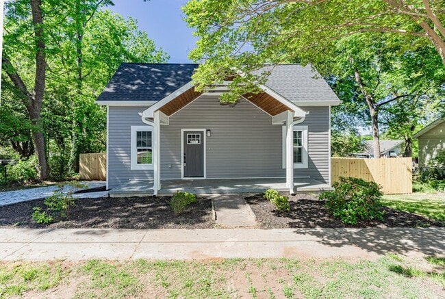 Building Photo - 1218 1st Ave