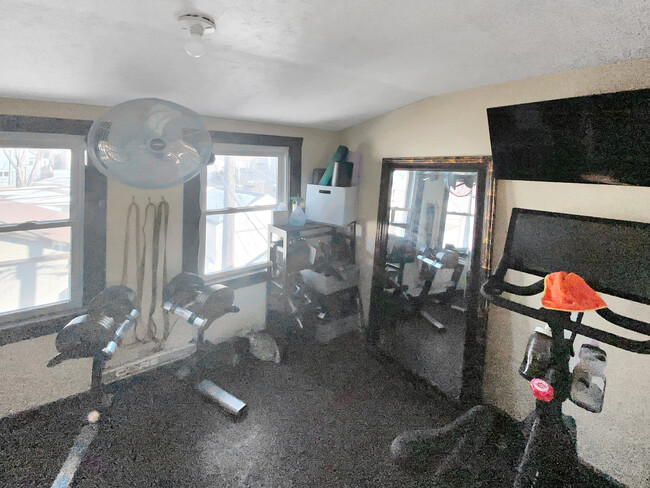 Building Photo - 2137 N Maplewood Ave