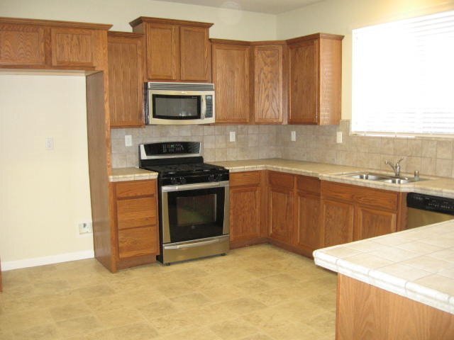 Building Photo - Lincoln 4 bedroom on quiet court.