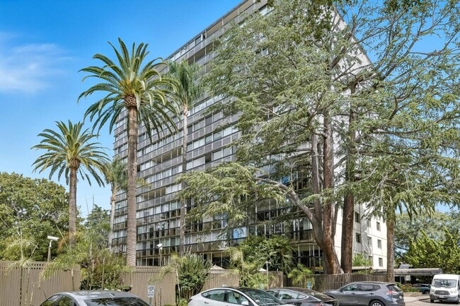 Building Photo - Alqiwz