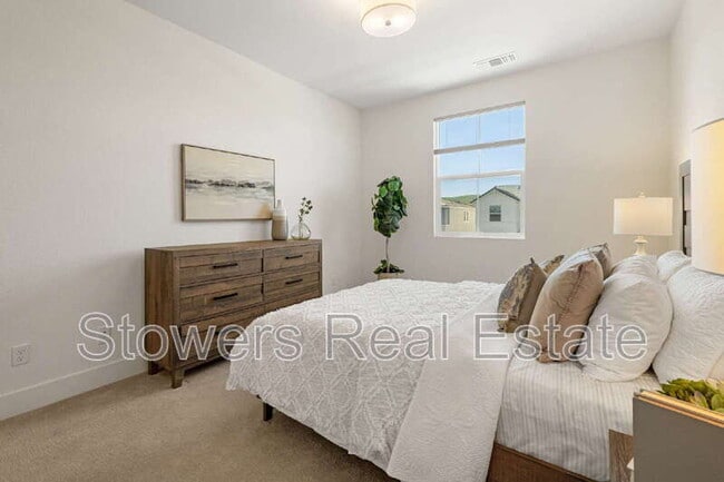 Building Photo - 2428 Periwinkle Pl