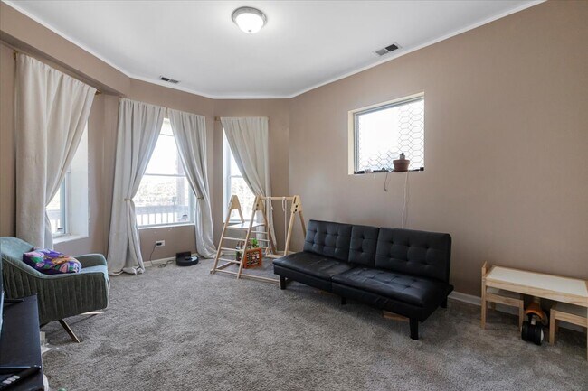 Building Photo - 4404 S Prairie Ave